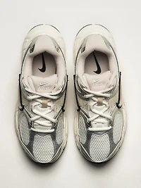 WOMENS NIKE V5 RNR SNEAKER - SUMMIT WHITE