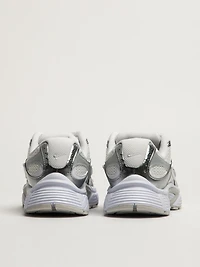 WOMENS NIKE V5 RNR SNEAKER - WHITE/SILVER