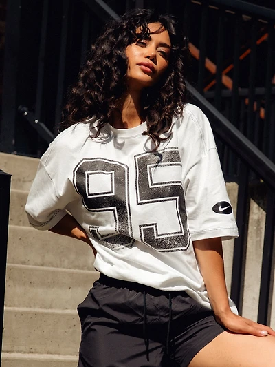 NIKE SPORTSWEAR STREET OVERSIZED TEE