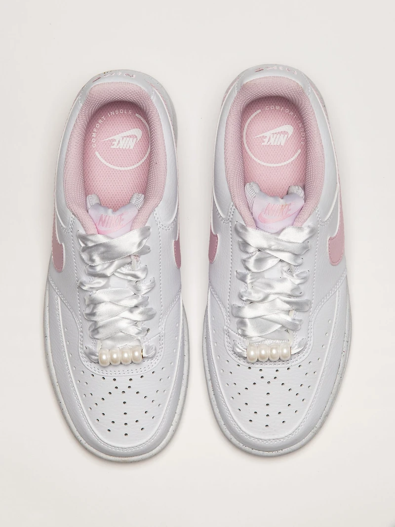 WOMENS NIKE COURT VISION LOW SNEAKER - WHITE/PINK
