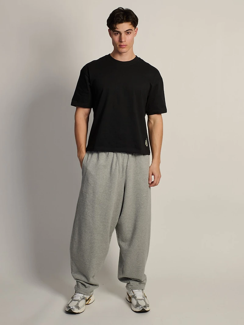 NIKE OVERSIZED FLEECE PANT