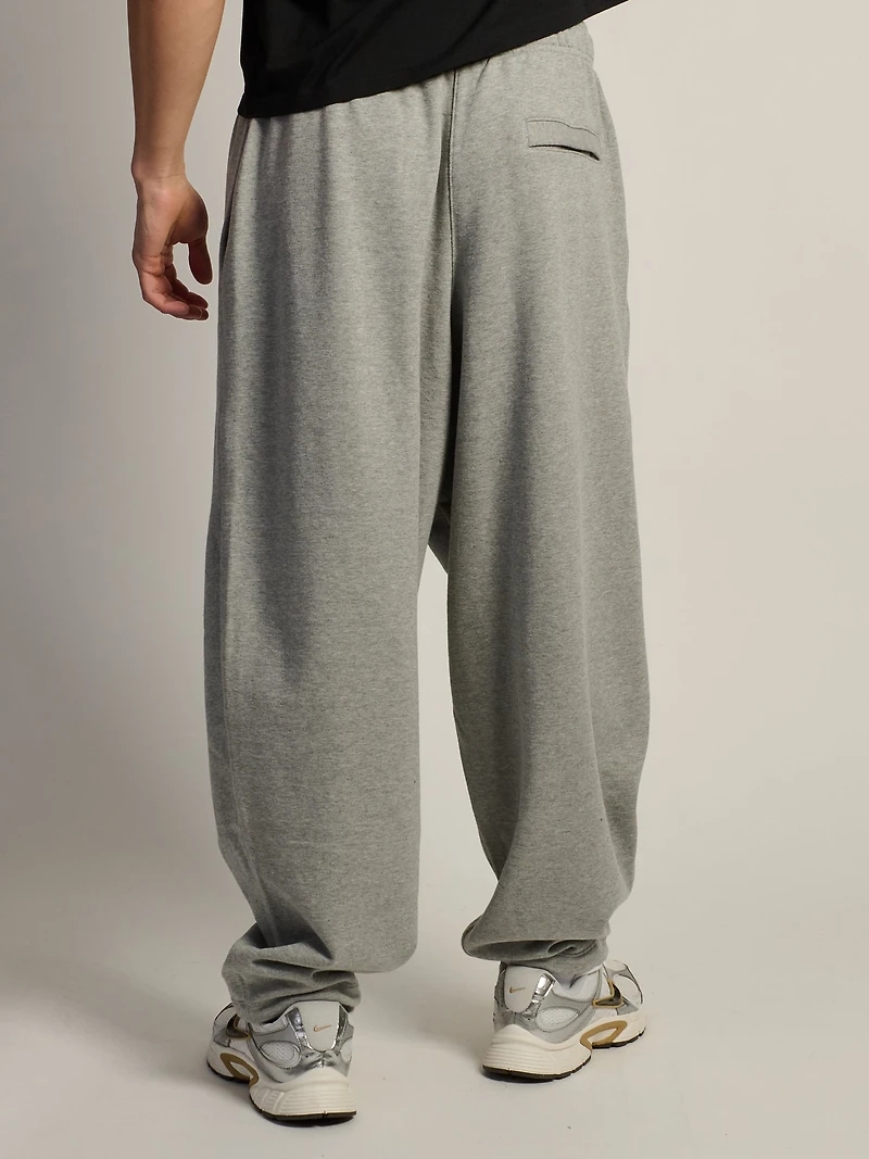 NIKE OVERSIZED FLEECE PANT