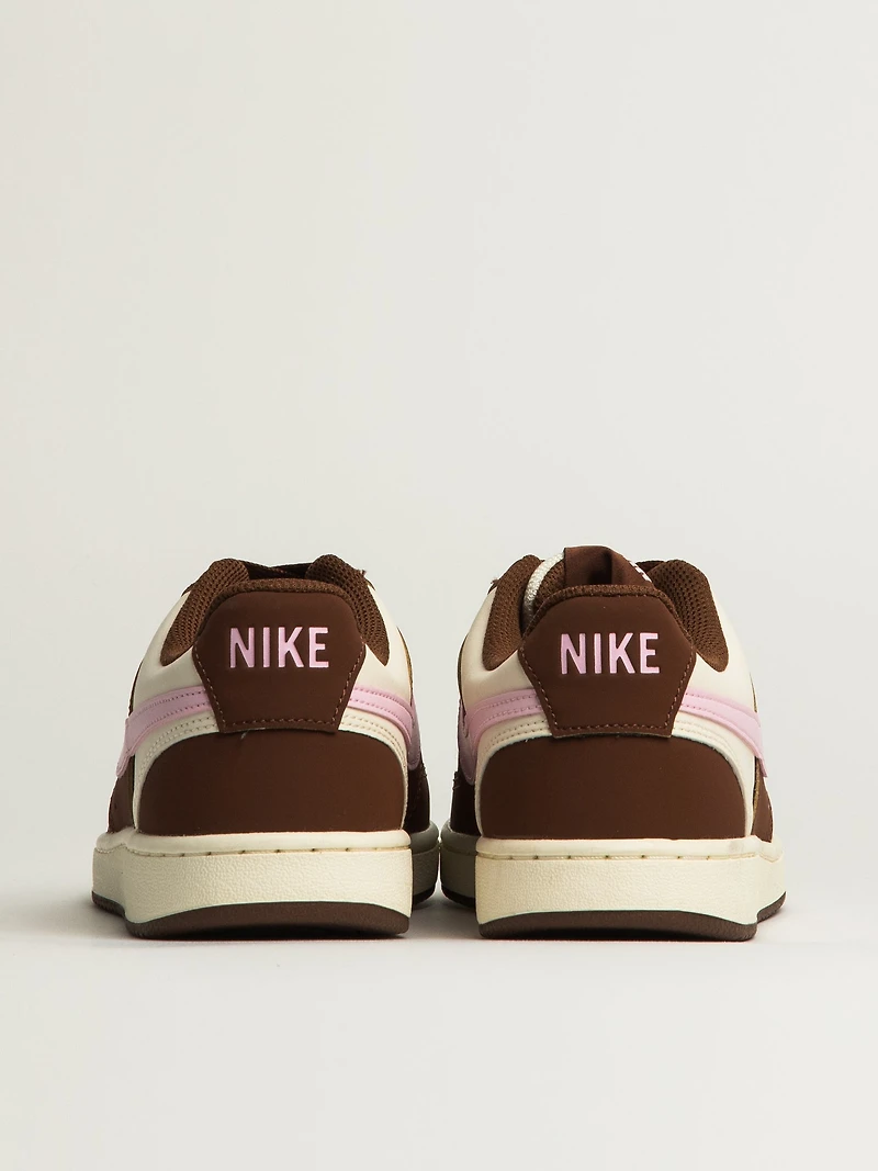 BASKETS BASSES NIKE COURT VISION POUR FEMMES - MARRON