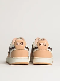 BASKETS BASSES NIKE COURT VISION POUR FEMMES - BEIGE