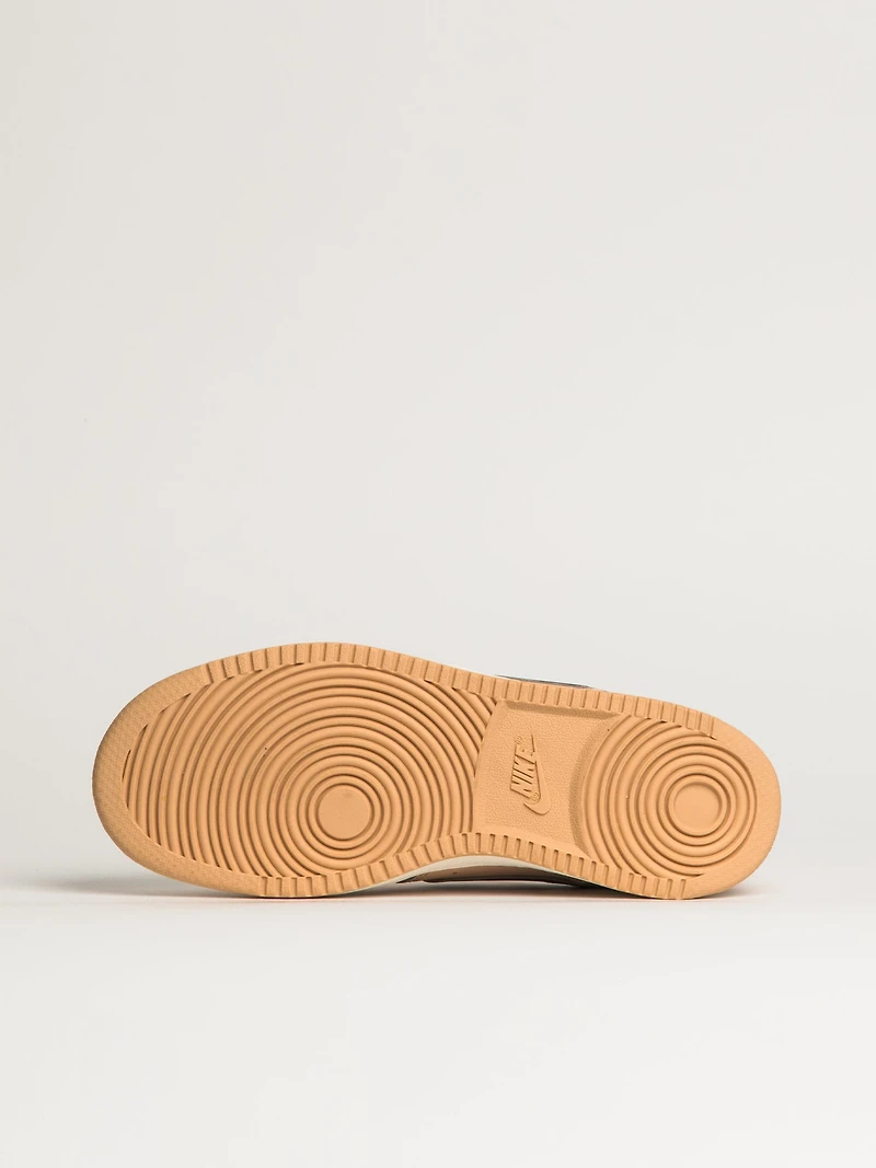 BASKETS BASSES NIKE COURT VISION POUR FEMMES - BEIGE