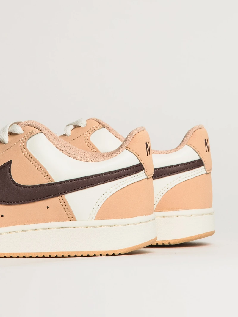 BASKETS BASSES NIKE COURT VISION POUR FEMMES - BEIGE