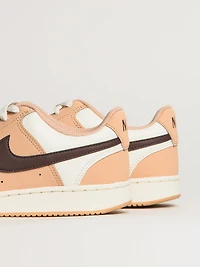 BASKETS BASSES NIKE COURT VISION POUR FEMMES - BEIGE
