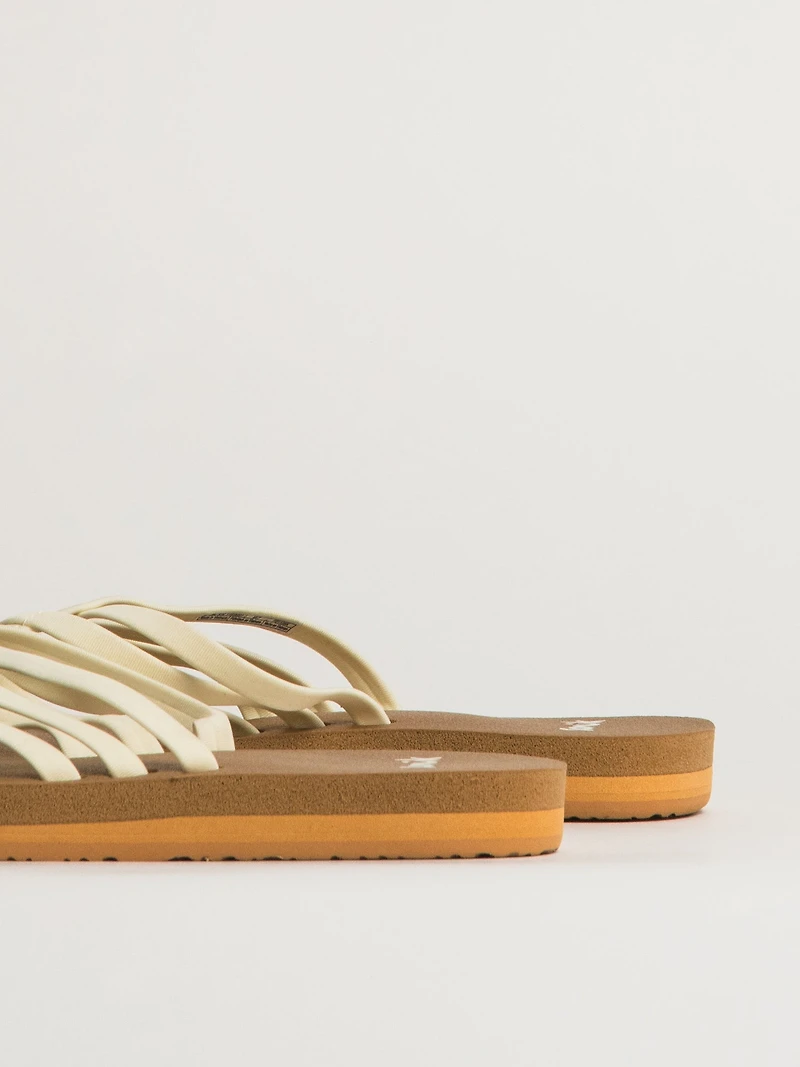 SANDALES SANUK YOGA SANDY II POUR FEMMES - TAN/WHITE