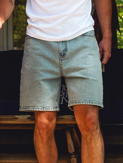 TAINTED DENIM SHORT - LIGHT WASH