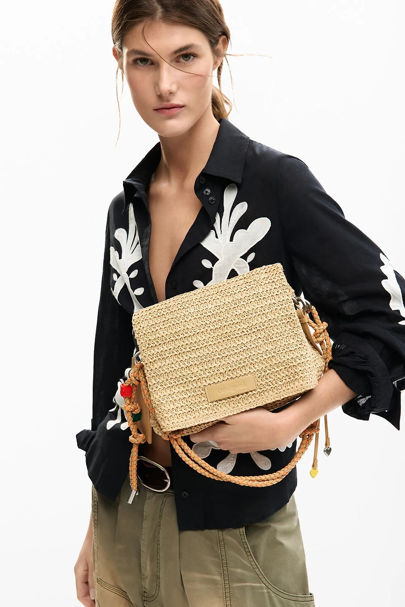 26SAXO03 - Sac à rabat en raphia charms