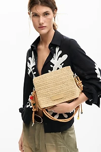 26SAXO03 - Sac à rabat en raphia charms