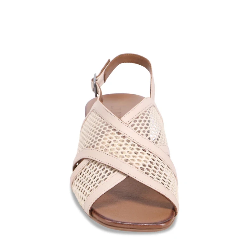 DEE - The minimalist sandal with a bold look