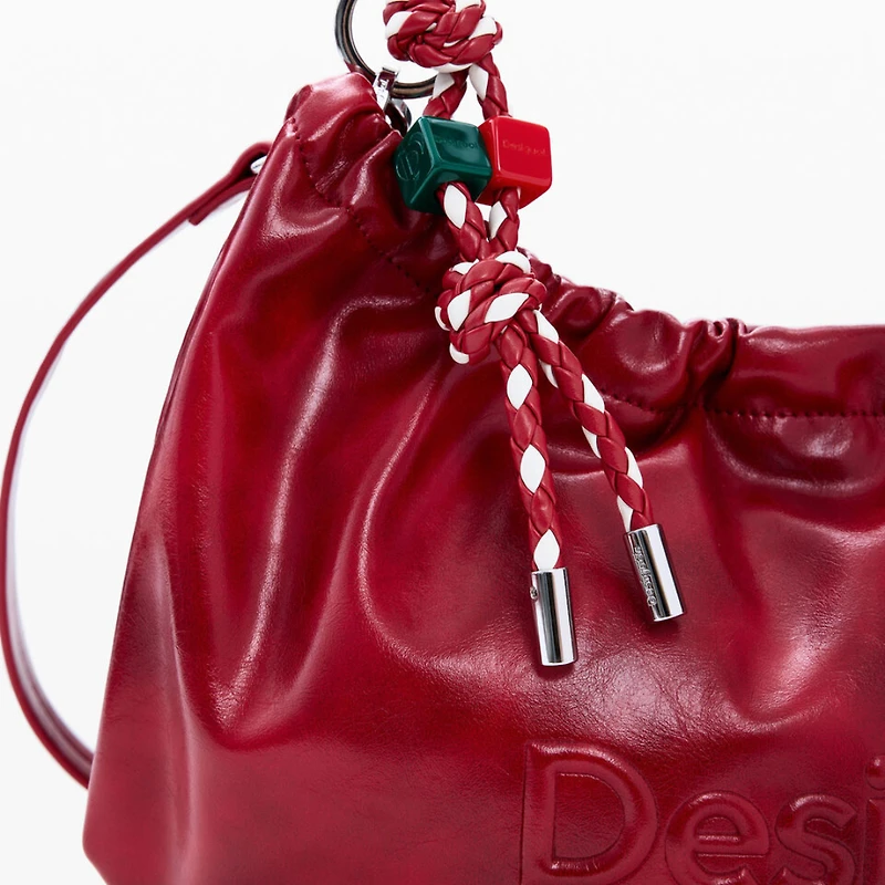 26SAXP28 - Le sac à main audacieux