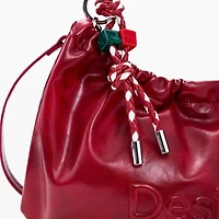 26SAXP28 - Le sac à main audacieux