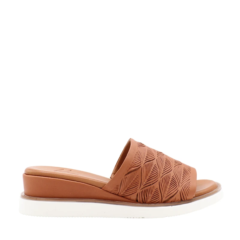 Mule compensée Dana – Cuir Gravé & Confort Absolu