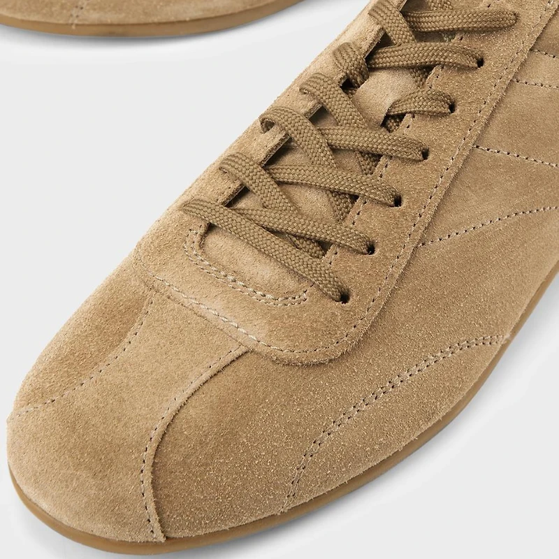 Hollie – La sportive stylé