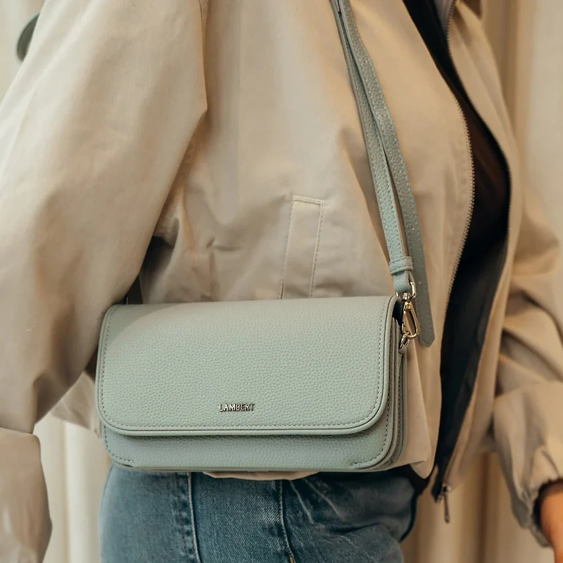 GRACE - The handy little bag that fits right into your daily life