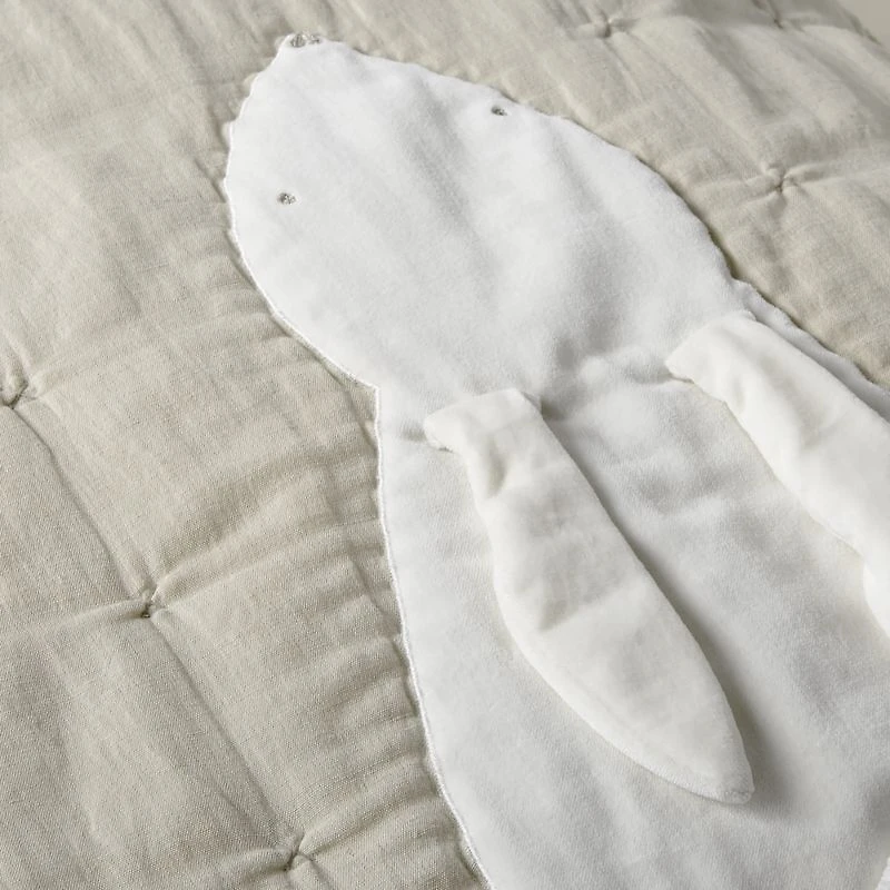Hoppy Tails Pom Pom Baby Crib Quilt
