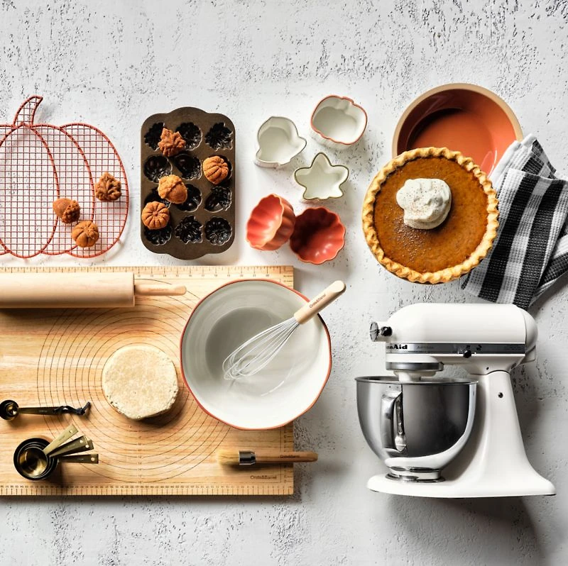 Nordic Ware ® Autumn Delights Cakelet Pan