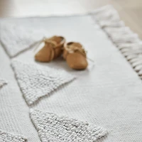 Hi/Low Triangle Pampas Ivory Flatweave Kids Performance Area Rug 5'x8'