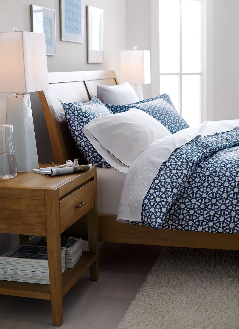 Dawson Light Brown Wood Queen Sleigh Bed