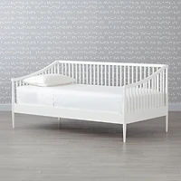 Hampshire Spindle White Wood Kids Daybed