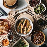 Oven-to-Table Oval Serving Bowls with Oval Platter