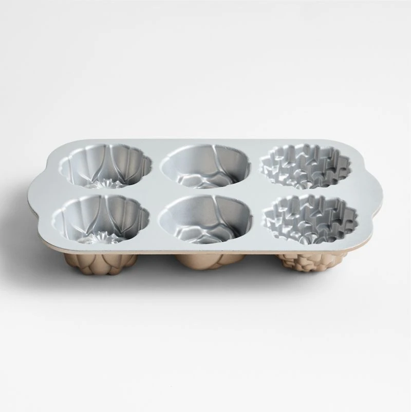 Nordic Ware ® Floral Cakelet Pan