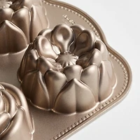 Nordic Ware ® Floral Cakelet Pan