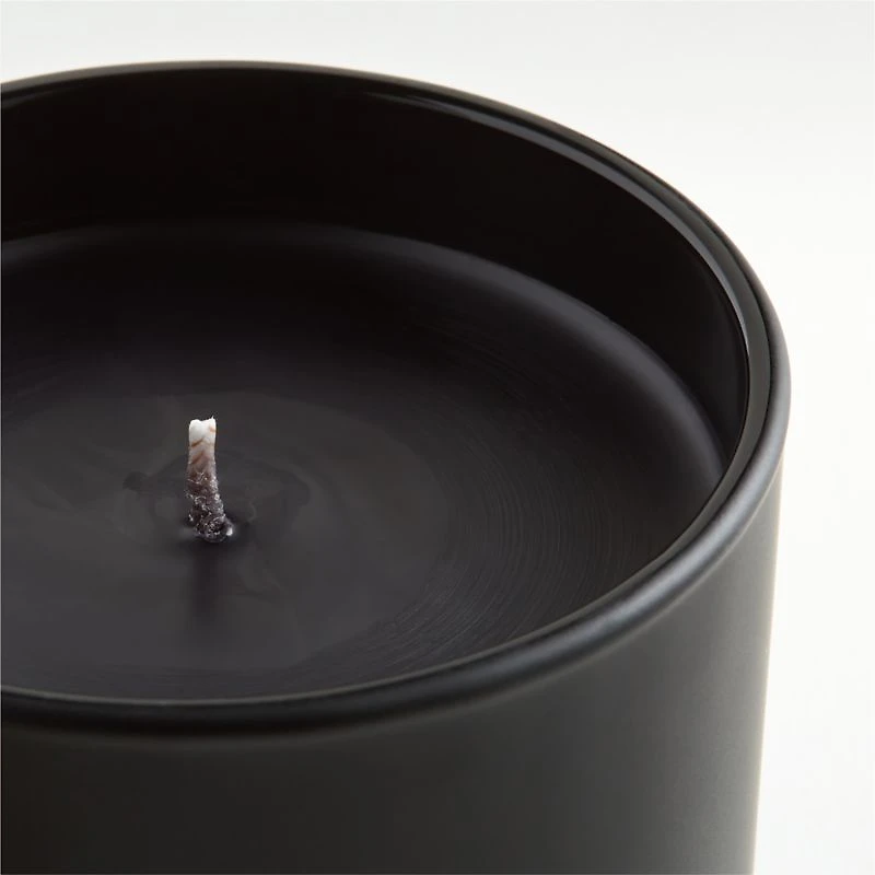 Monochrome No. 02 Onyx Scented Candle - Vetiver, Cedarwood and Musk