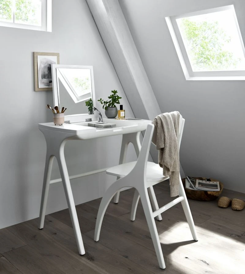 Paris Desk