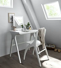 Paris Desk