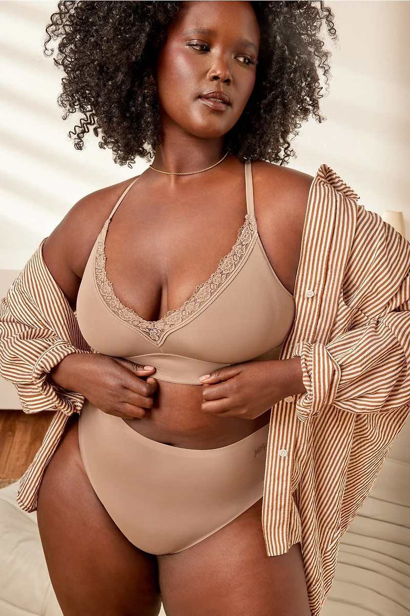 Smoothed Reality Lace Plunge Bra