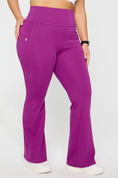 StretchTech™ Kick Flare Scrub Legging