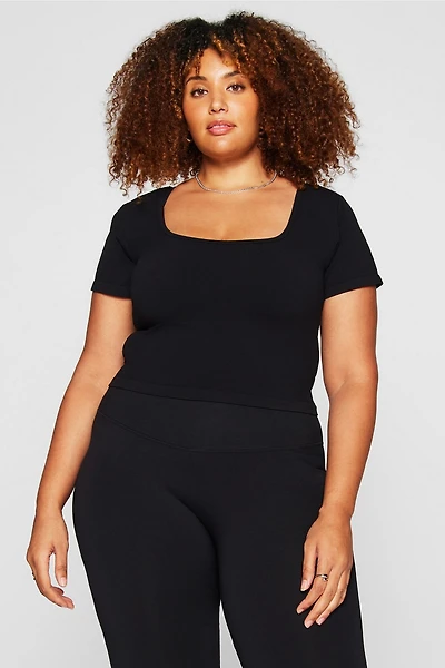 Sleek Seamless Scoop Neck Short-Sleeve Top