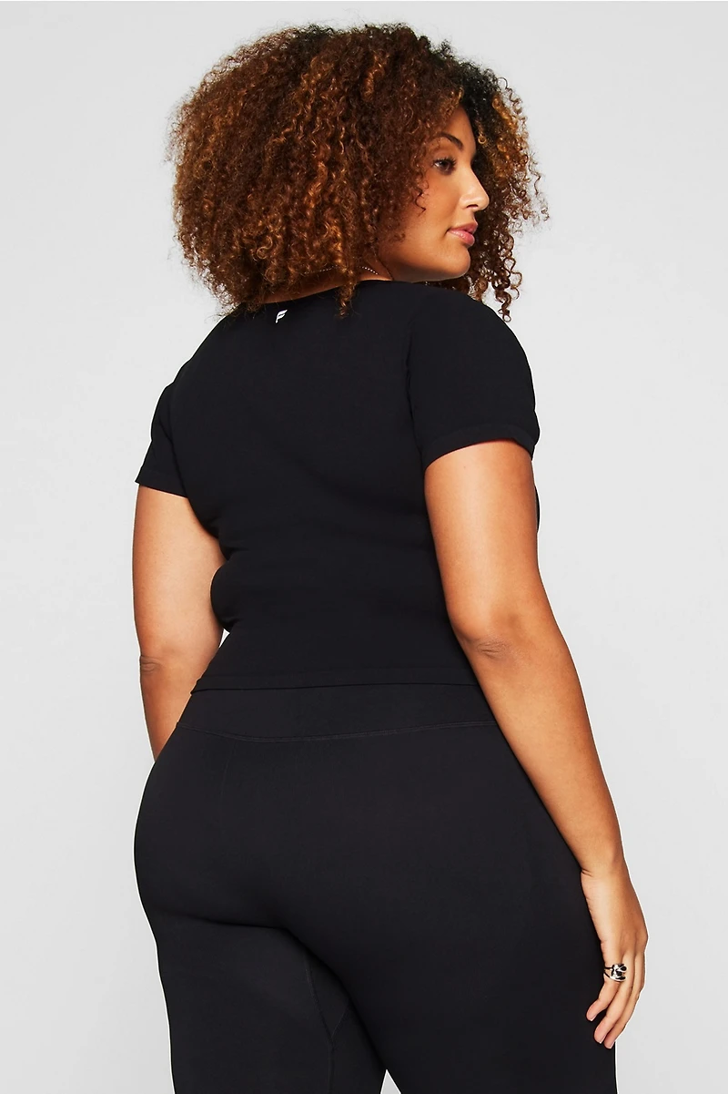 Sleek Seamless Scoop Neck Short-Sleeve Top