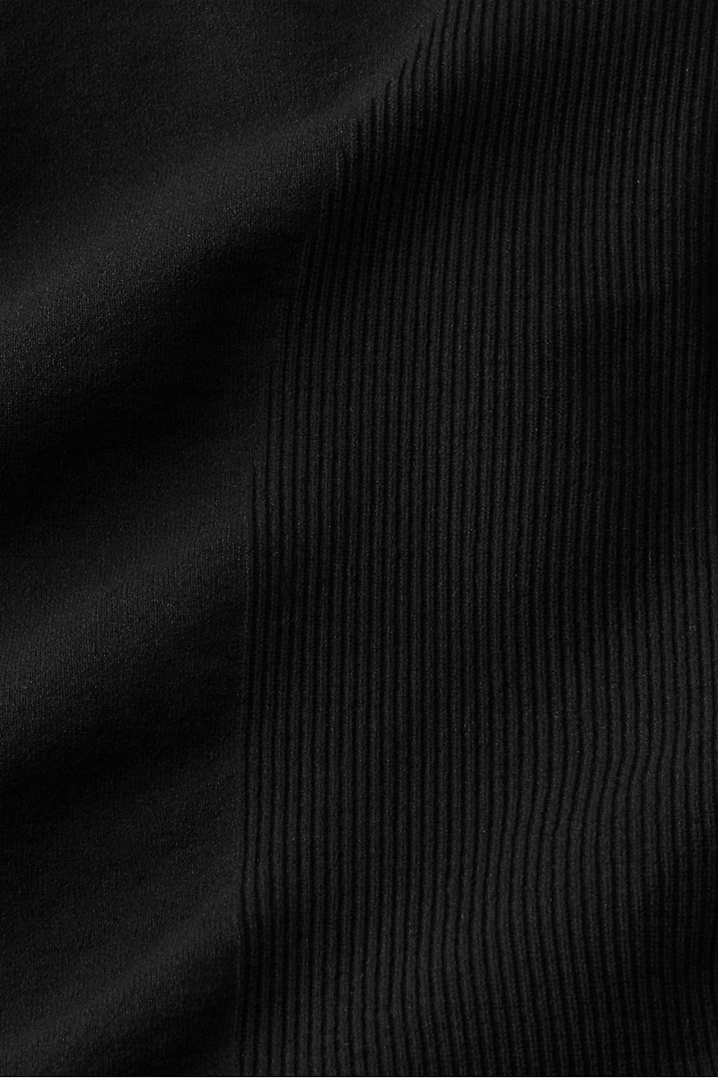 Sleek Seamless Scoop Neck Short-Sleeve Top