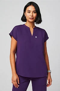 Evolve 3-Pocket Scrub Top