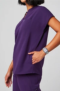 Evolve 3-Pocket Scrub Top