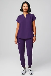 Evolve 3-Pocket Scrub Top