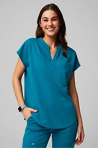 Evolve 3-Pocket Scrub Top