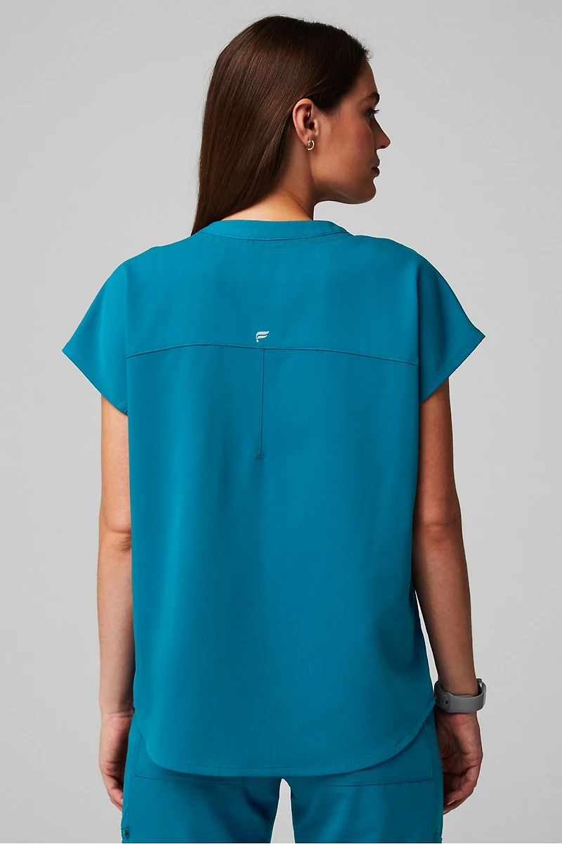 Evolve 3-Pocket Scrub Top
