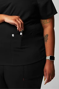 Mode 4-Pocket Scrub Top