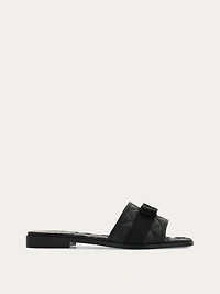 Vara bow quilted slide