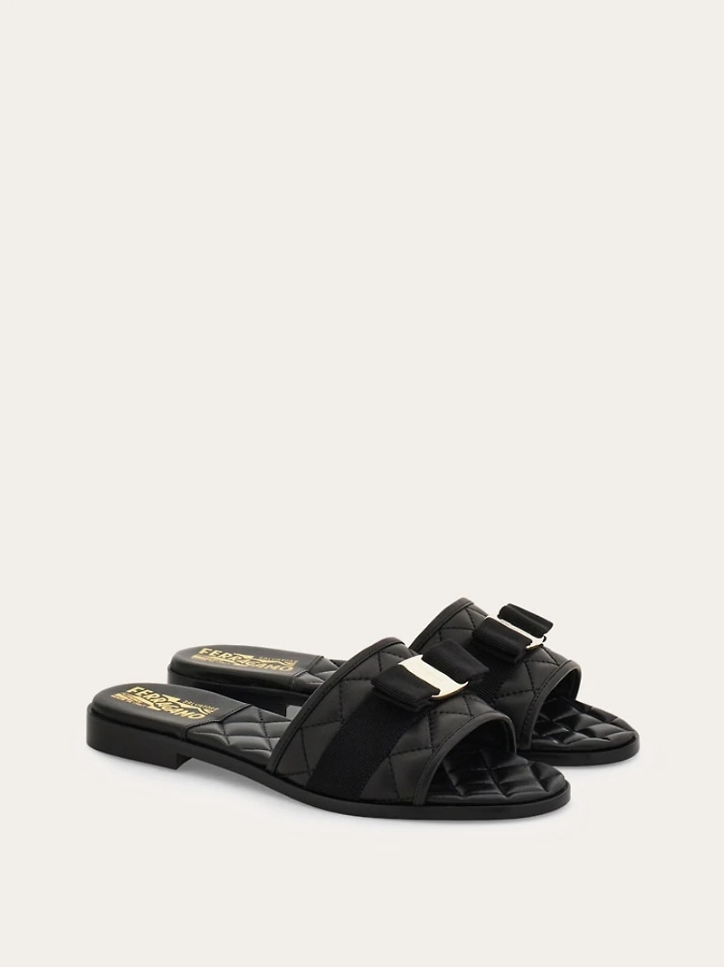 Vara bow quilted slide