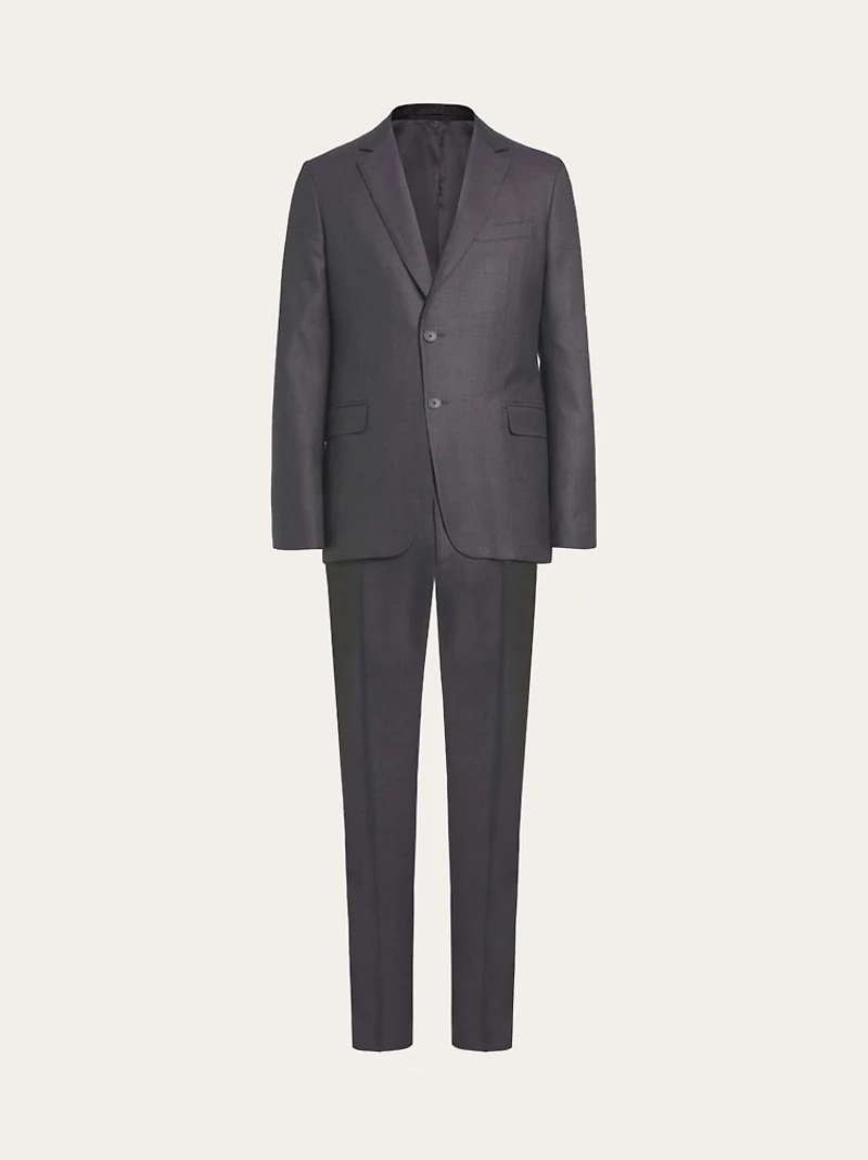 Plain suit in wool