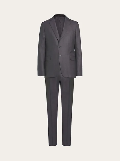 Plain suit in wool