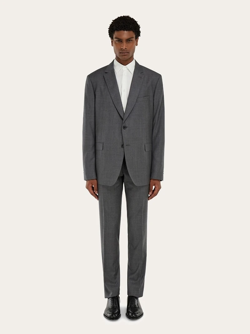 Plain suit in wool