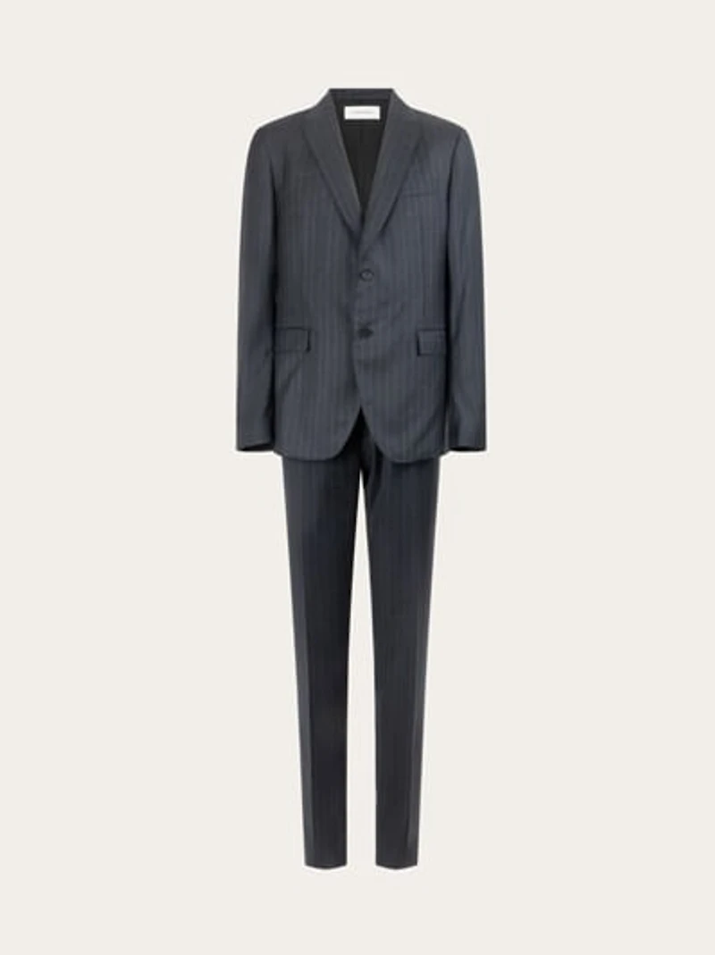 Plain suit in wool