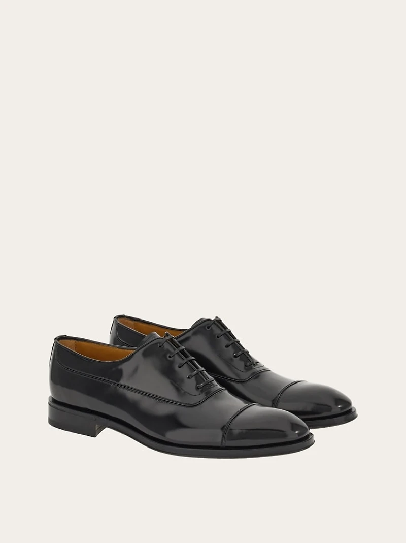 Oxford with toe cap